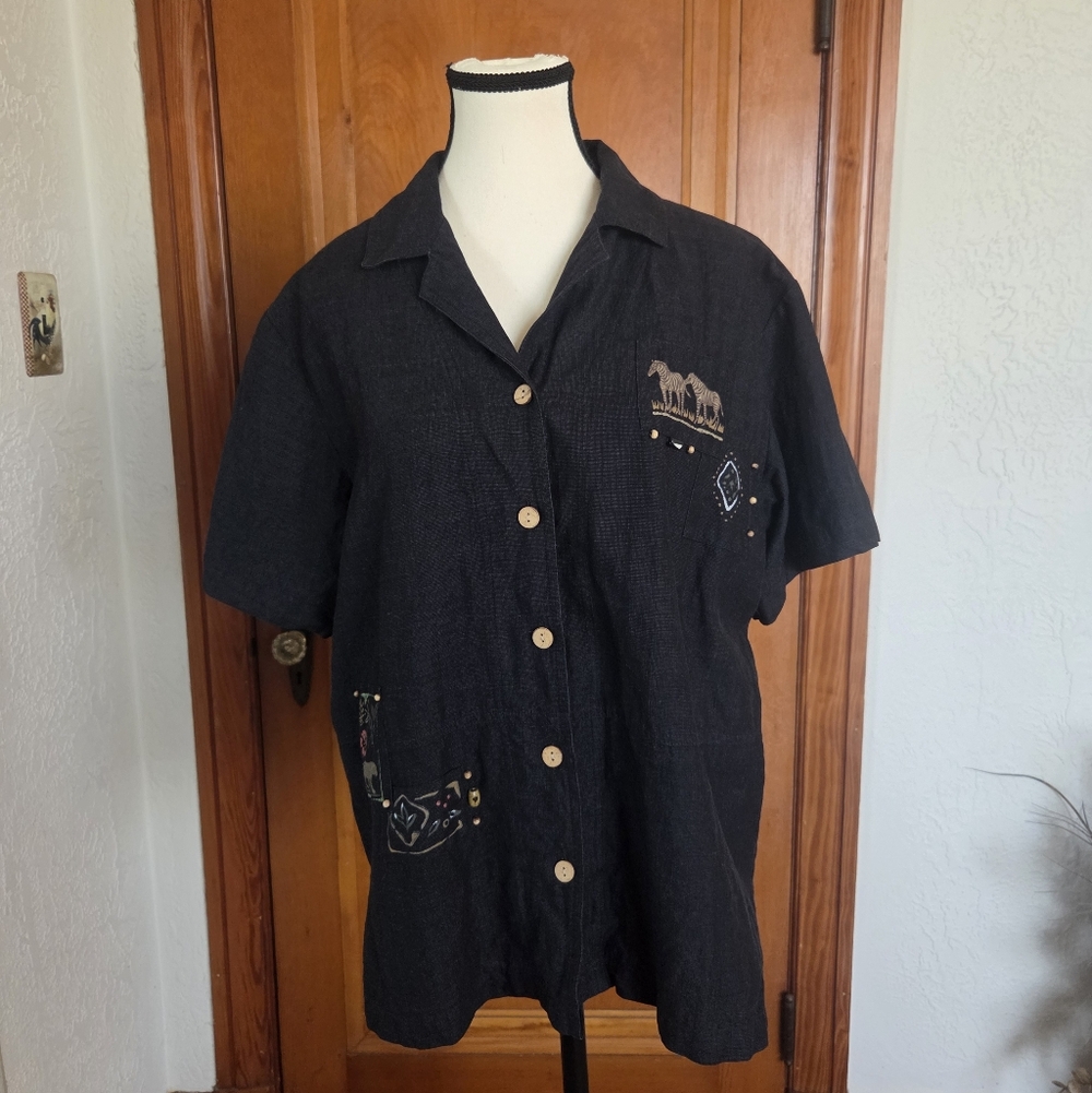 erin london Black Short-Sleeve Button-Down Shirt with Embroidery Vintage